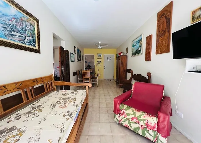 Otimo Apartamento em Ubatuba a 50 mts da Praia